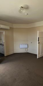 Sunny Apartment - Photo 3