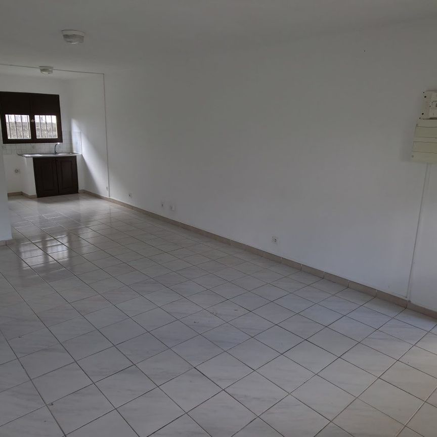 Location Appartement 1 pièce 32m² CAYENNE 97300 - Photo 1