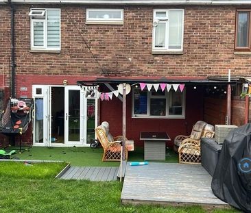 4 bedroom terraced house to rent - Photo 5