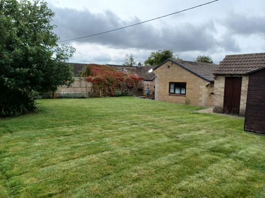 Detached 4 bed bungalow with working from home potential to let in Carterton - Photo 1