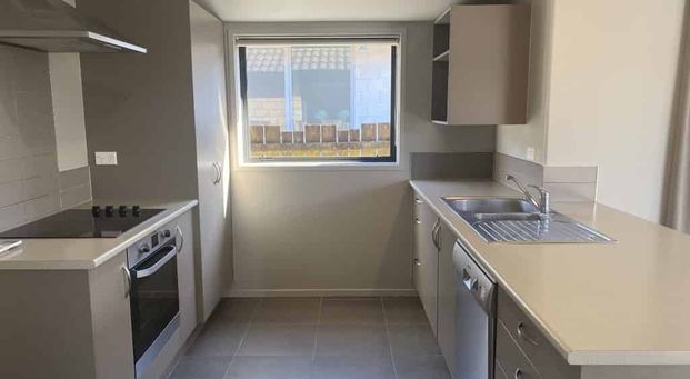 Beautiful Papamoa! - Photo 1