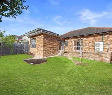 Newly Renovated Family Home &ast;&ast; Available Now &ast;&ast; - Photo 3