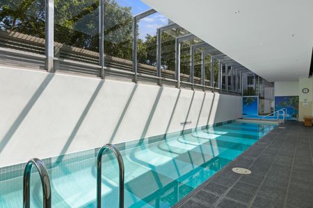 Furnished Luxury with Bay Views & Resort Amenities - Photo 3