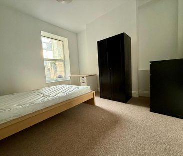 6 bedroom house to rent - Photo 3