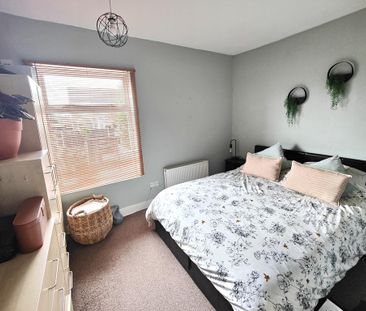 2 bedroom end of terrace house to rent - Photo 4