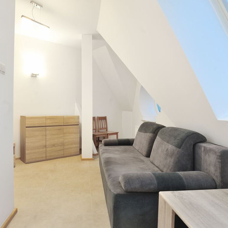 Kawalerka świeżo po remoncie- przy ul. Sikorskiego - Zdjęcie 1