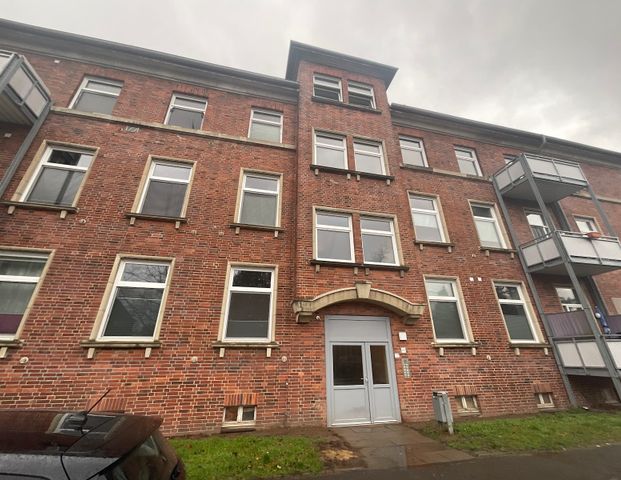 Dachgeschosswohnung mit Einbauküche, modernem Duschbad und geräumiger Wohnküche - Foto 1