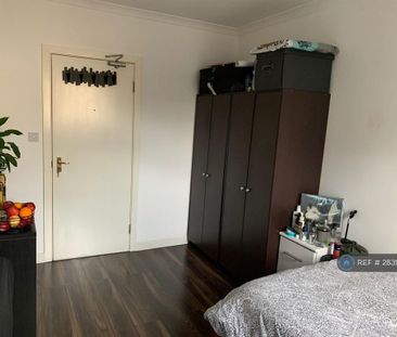 1 bedroom in a flat share to rent - Photo 1