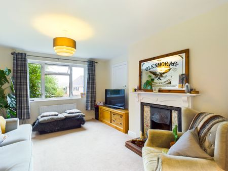 4 bedroom house to rent Hamsland, Horsted Keynes, Haywards Heath, RH17 - Photo 2