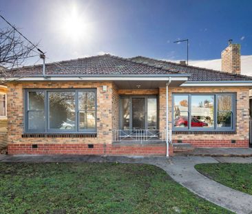 TASTEFULLY RENOVATED THREE BEDROOM HOME - Photo 4