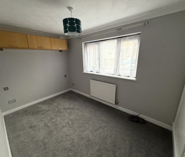 First Floor 1 Bedroom Self Contained Flat for Rent in Rochester - Photo 4