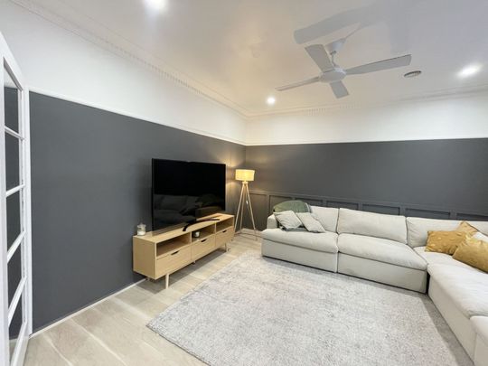 Charming, Spacious 2bed Home ! - Photo 1