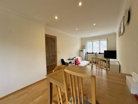 4 bedroom detached house to rent - Photo 2