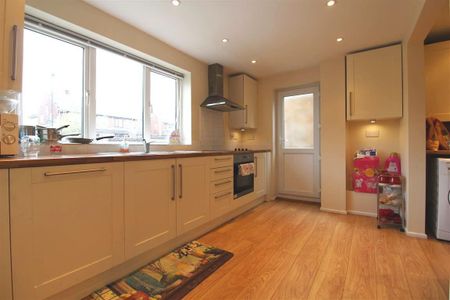 St Chads Road, Maidenhead - Photo 3