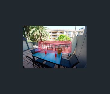 $650 per week 1 bedroom available - perfect for couples, on UQ door... - Photo 4