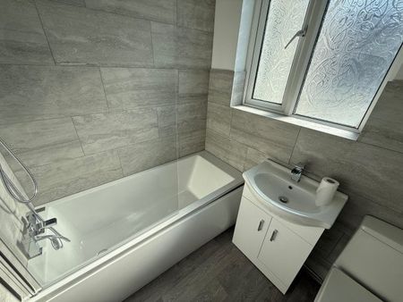 Biddulph Estate, Llanelli, SA15 - Photo 5