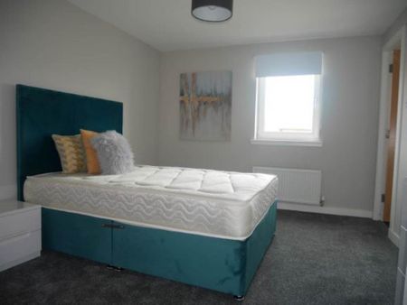 3 bedroom flat to rent - Photo 3