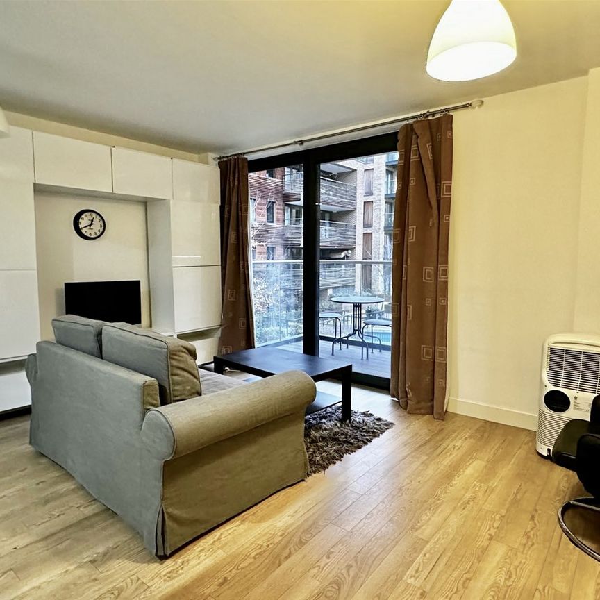 Albatross Way, London - Photo 1