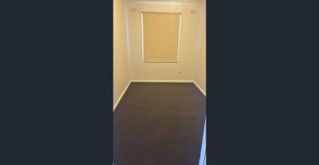 Fully Refurbished and move in ready! - Photo 2