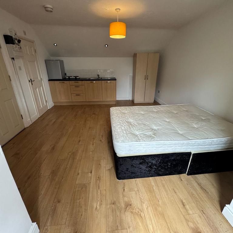 Studio to rent - Photo 1