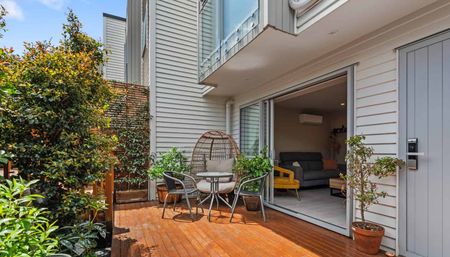 Modern Family Living - Photo 5
