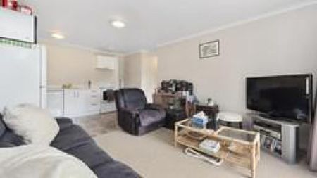 Tidy Two with a view - Photo 3