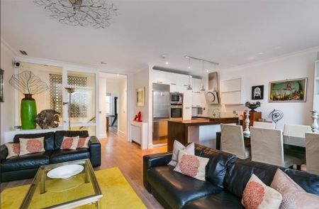 Nevern Square, Earls Court, London, SW5 - Photo 2