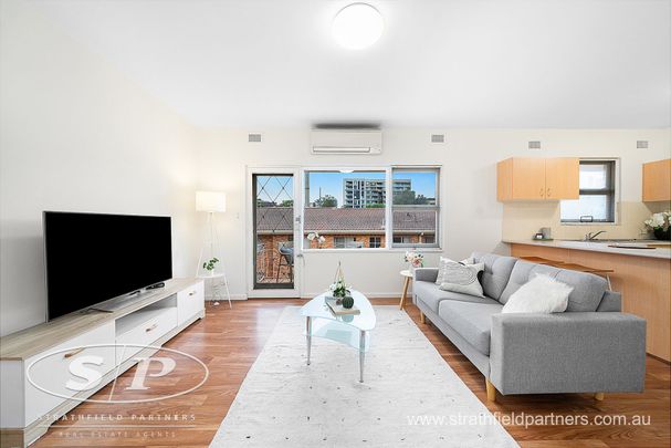 Top-Floor, 2-Bedroom Unit in Strathfield - Photo 1