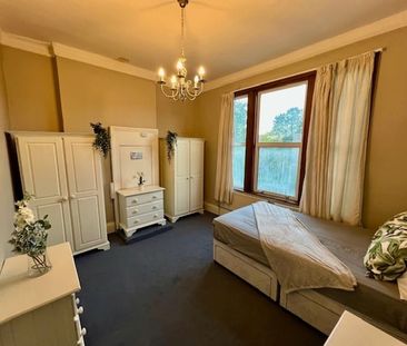 1 Bed Flat, Lynton Road, W3 - Photo 2