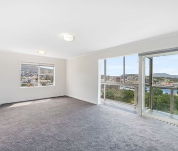 Stunning 2 Bedroom Apartment with Water Views - Photo 2