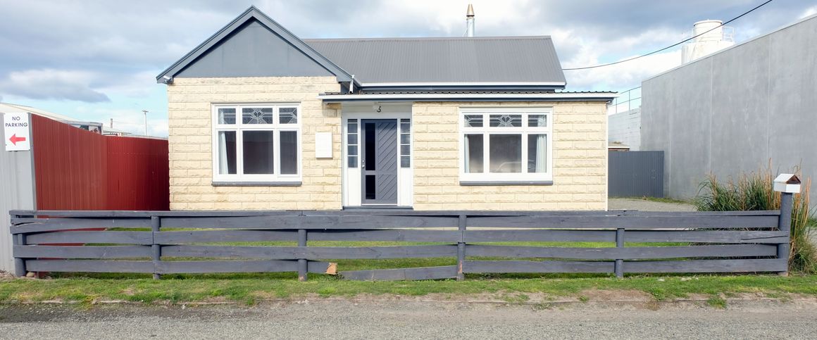 LARGE FAMILY HOME - Photo 1