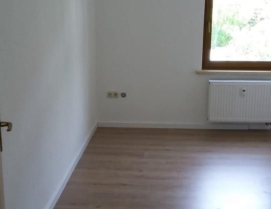Moderne 4-Raumwohnung mit Balkon in ruhiger Lage zu vermieten! - Photo 1