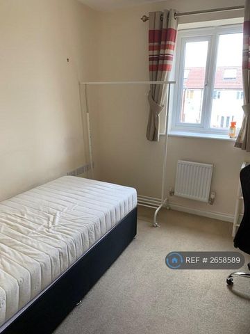 1 bedroom in a house share to rent - Photo 4