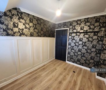 3 bedroom end of terrace house to rent - Photo 4