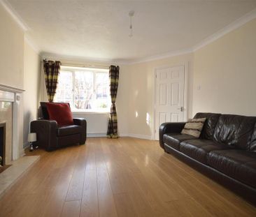 3 bedroom detached house to rent - Photo 2