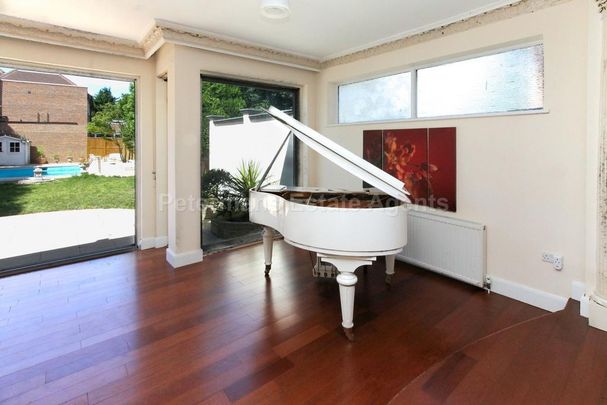 4 bedroom detached house to rent - Photo 1