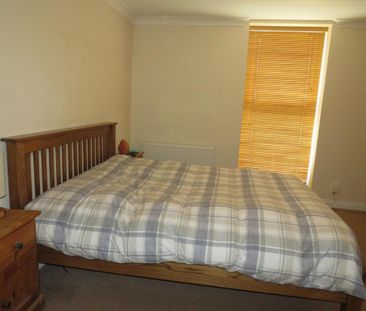 2 bedroom ground floor flat to rent - Photo 3