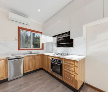 Charming One-Bedroom Granny Flat in Quiet, Convenient Location - Photo 2