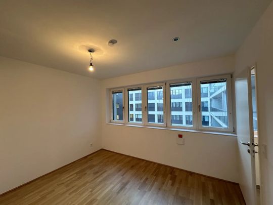 Leben am Wasser - MARINA TOWER - Exklusive 4-Zimmer-Wohnung mit Loggia in Blickrichtung Donau - Foto 1