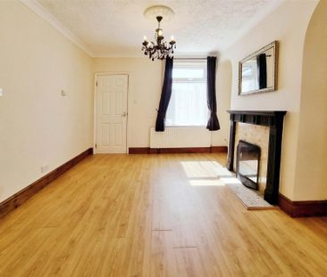 3 Bedroom House to Rent in Robinson Road, Rushden, NN10 - Photo 2