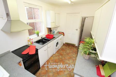 1 bedroom in a house share to rent - Photo 3