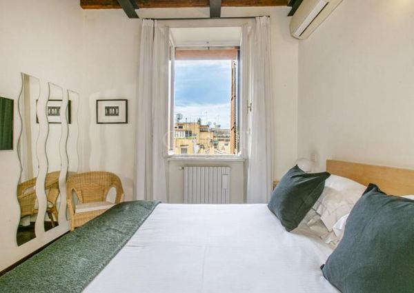 Spanish Steps .Charming two-room apartment with balcony and views over the rooftops of Rome . In residence with dayluy cleaning , A/C wifi , consierge. Rif #1948