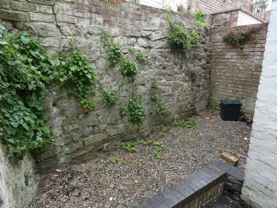 2 bed Terraced - To Let - Photo 1