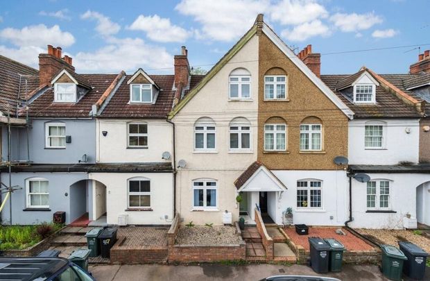 4 bedroom semi-detached house to rent - Photo 1