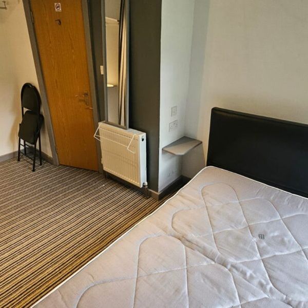 Hyde Park Road, Hyde Park, Leeds, LS6 1AJ - Photo 1