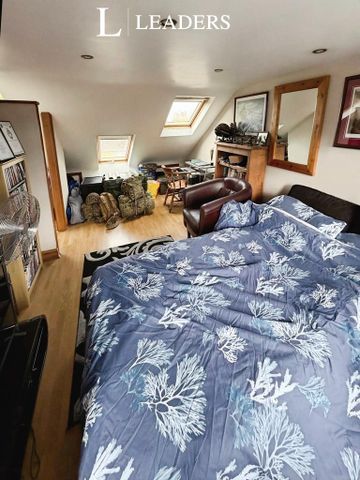 4 bedroom terraced house to rent - Photo 2