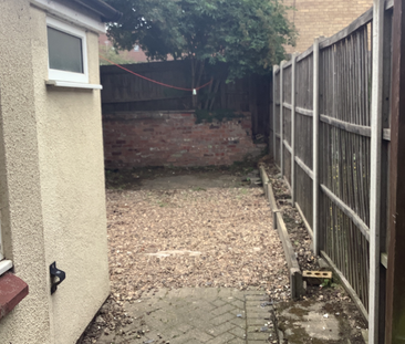 3 bedroom terraced house to rent - Photo 4