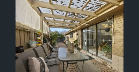 BRIGHT & COMFORTABLE UNIT WITH PRIVATE YARD - Photo 4