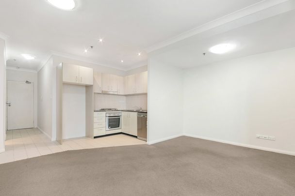 Fresh Paint I Spacious One Bedroom - Photo 1