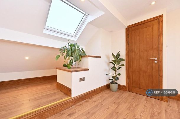 4 bedroom terraced house to rent - Photo 1